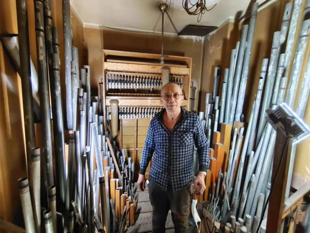 6b3b0008795b4080b994e4b932d716d3.png R.png